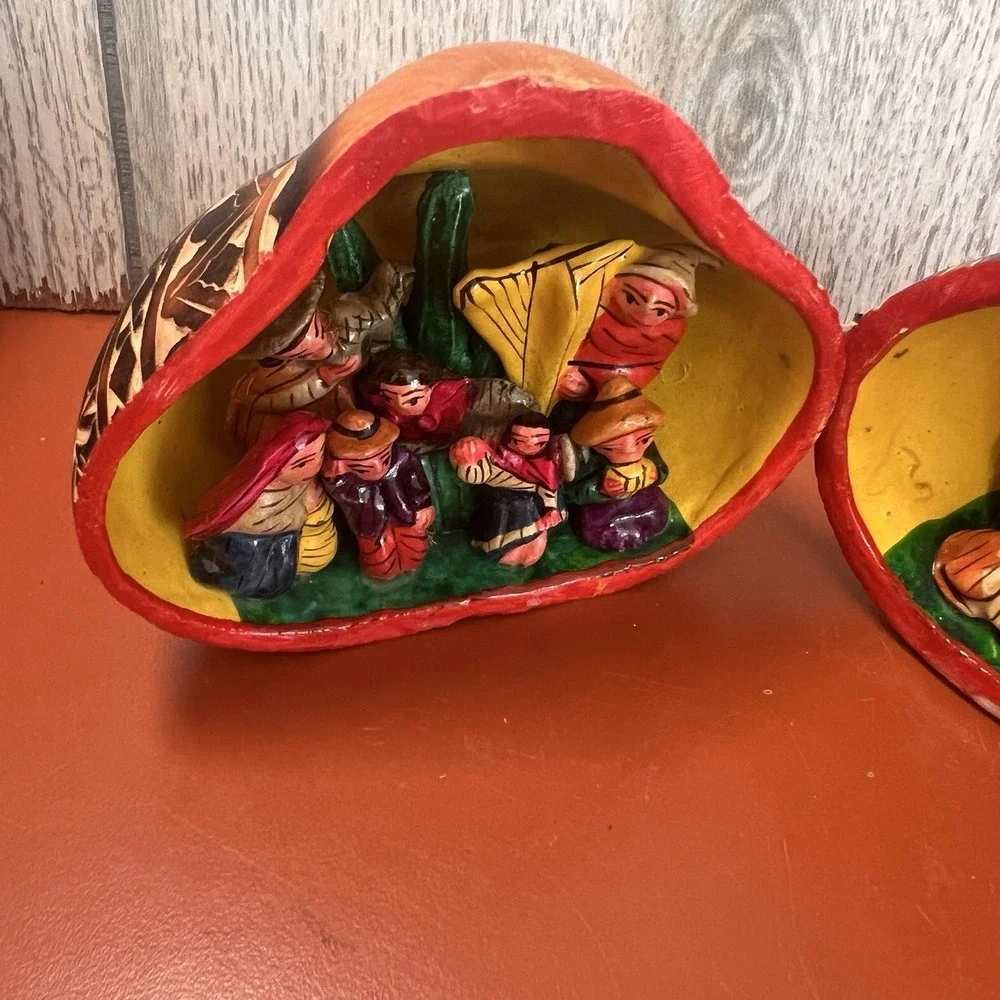 Peruvian Christmas Nativity Scene Carved Gourd Peru Folk Art Hand Made‎ Vintage